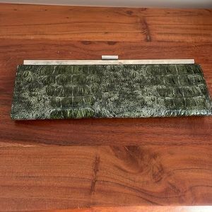Elegant Green Crocodile-Embossed Clutch